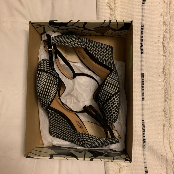 Seychelles Shoes - size 8 t strap wedge heels
